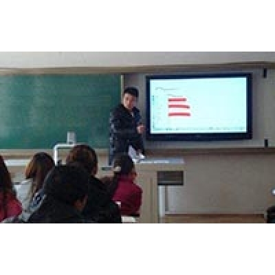 觸摸教學一體機跟電子白板之間的區(qū)別在哪兒？